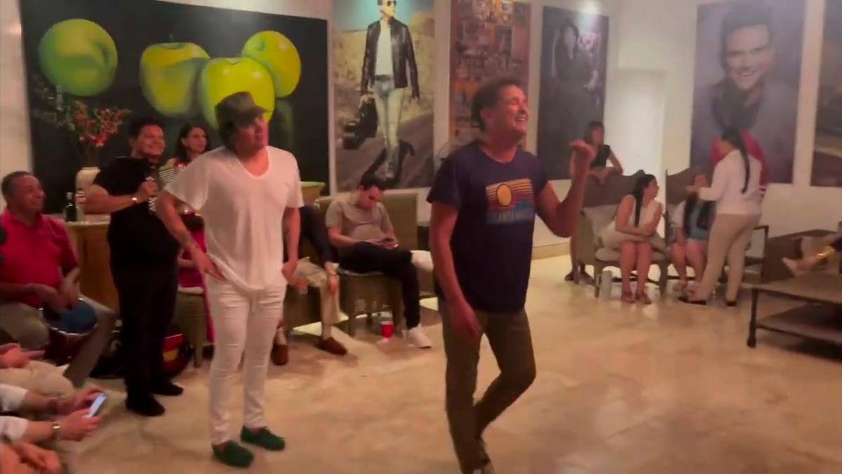 Silvestre Dangond y Carlos Vives en parranda privada en Valledupar. //Foto: Tomada de internet.