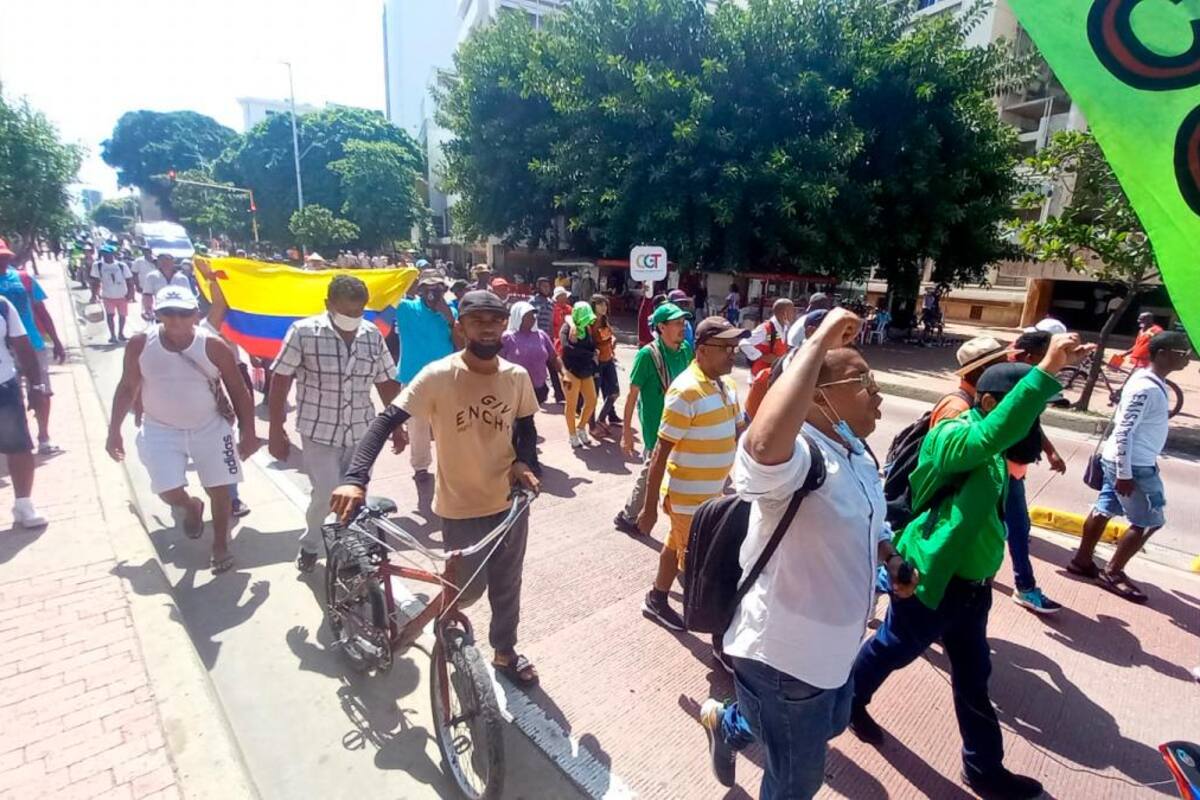Protesta de trabajadores contra “decreto privatizador” del espacio público