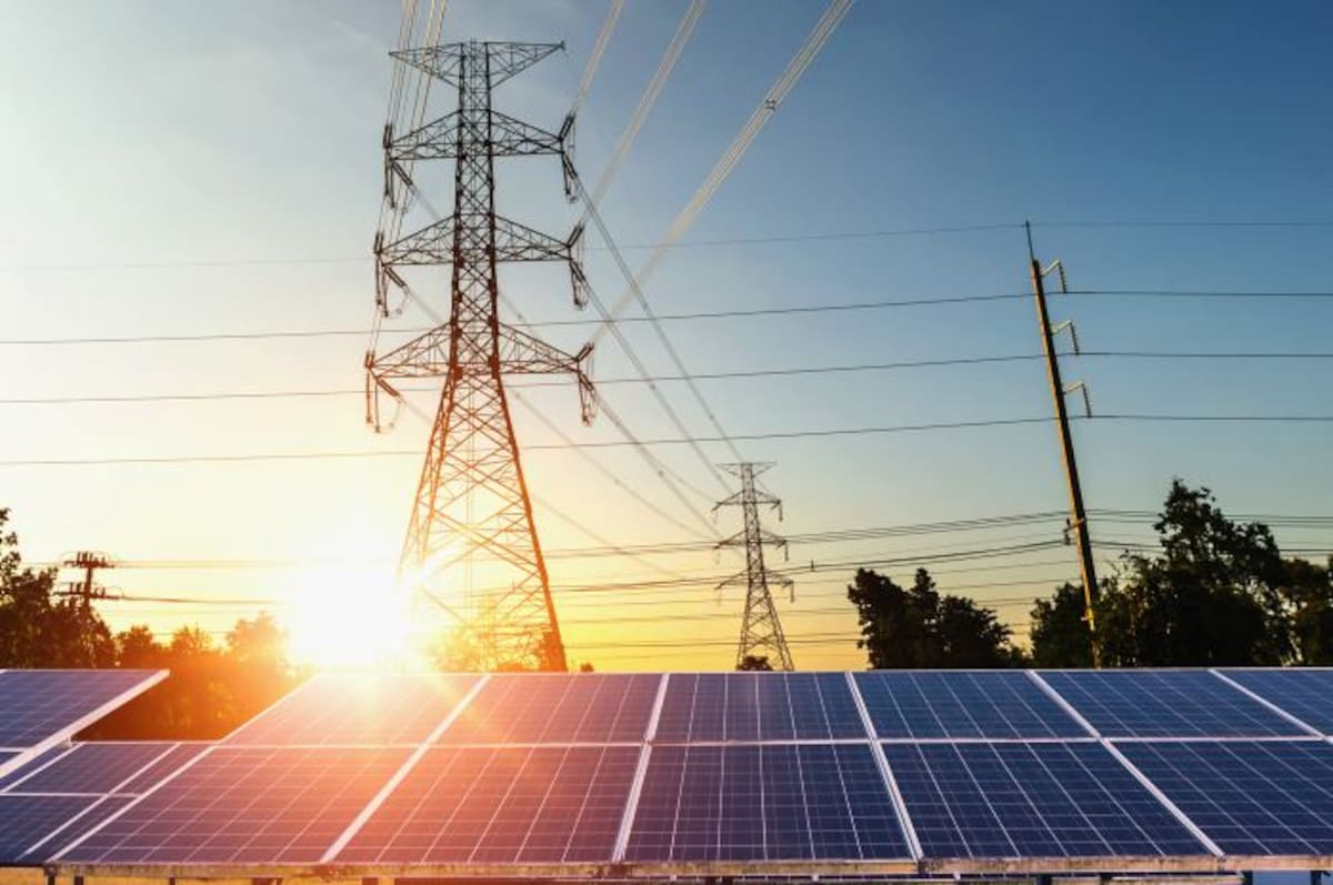 Cada vez son más los proyectos de la región que se suman a la tendencia mundial de la energía fotovoltaica. La radiación solar de la costa: 6KW, es una oportunidad de cara a la sostenibilidad. 123 RF