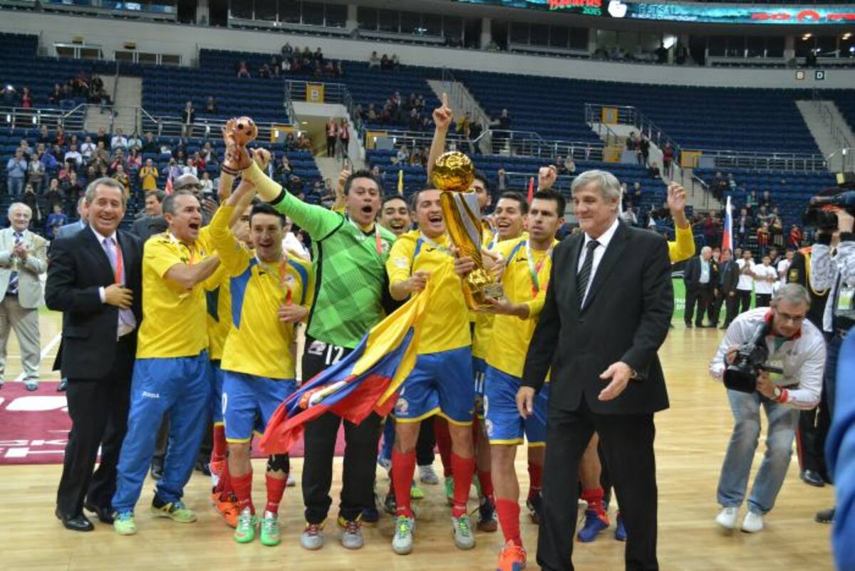 Jugadores Colombianos celebran el mundial conseguido en Bielorrusia. COLPRENSA