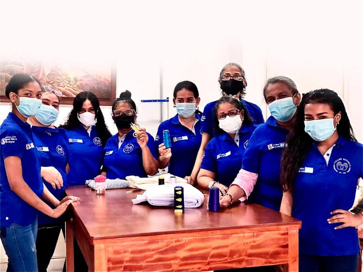 Estudiantes del taller de confección.