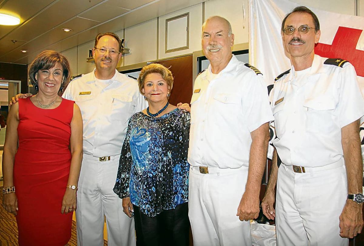 Milena Hernández, Ludwic Alpers; la presidenta Cruz Roja de Bolívar, Judith Carvajal de Álvarez; Mike Napier y Kral Weber.