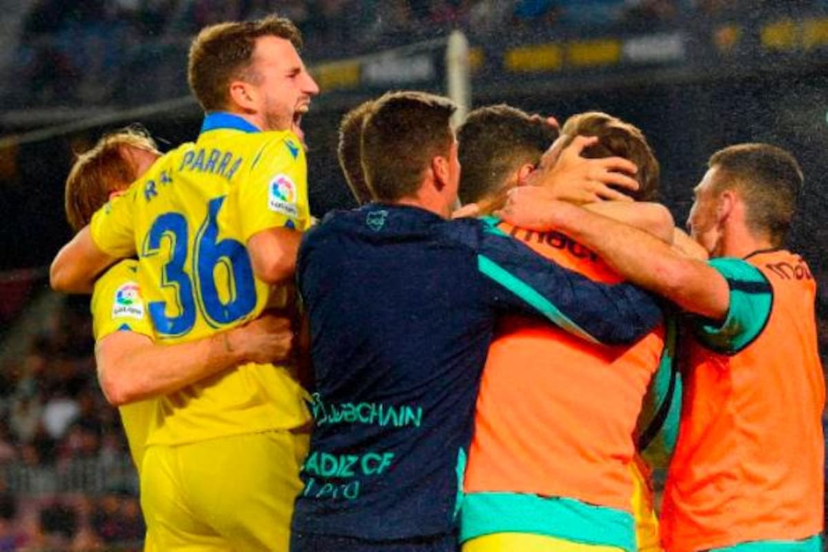 El Cádiz silencia al Camp Nou con un gol de Lucas Pérez