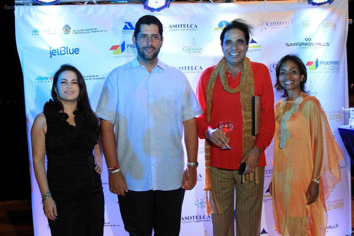 Griselle Cortés, el alcalde Dionisio Vélez; Vinod Agarwal, gerente del hotel Hilton Cartagena; y Zully Salazar Fuentes, presidente de la Corporación de Turismo.