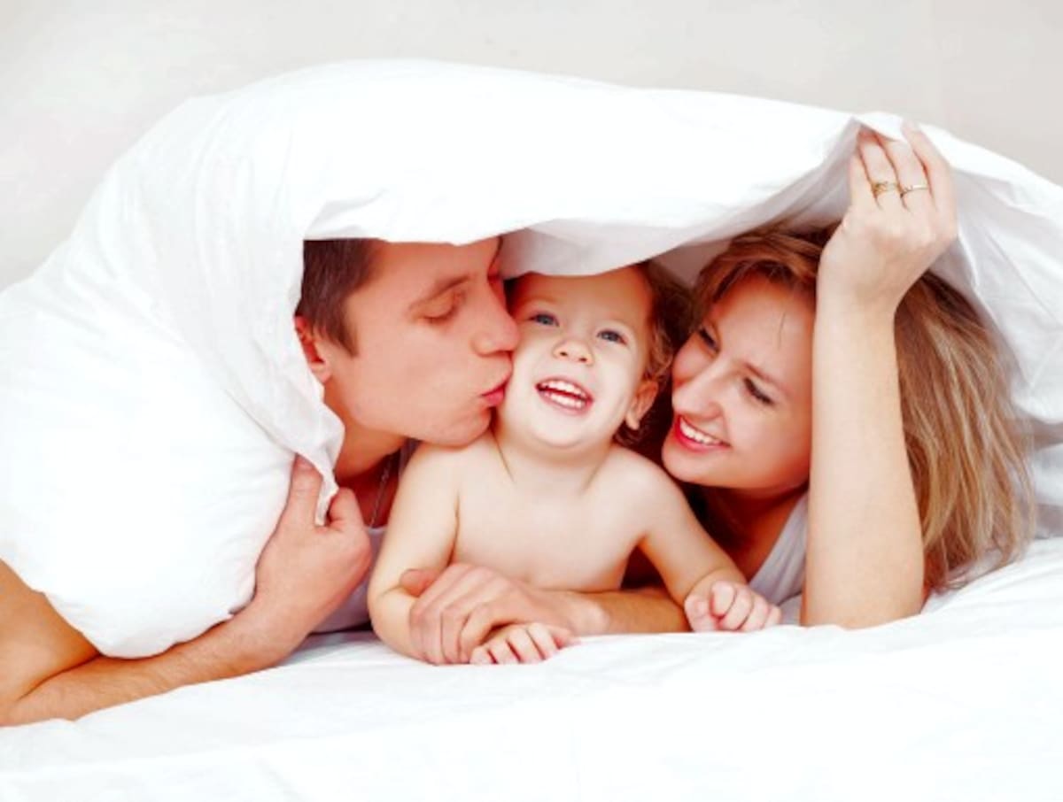 La estimulación prenatal fortalece los vínculos afectivos y la comunicación del niño con los padres. Cortesía