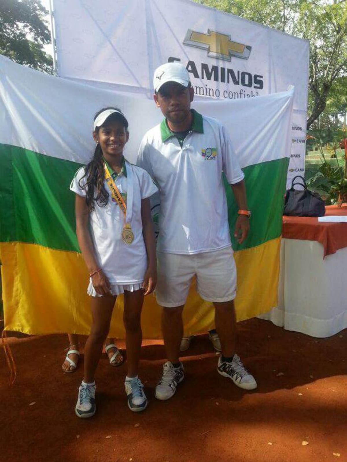 María Alejandra Guerrero y su entrenador Jorge Muñoz. Cortesía