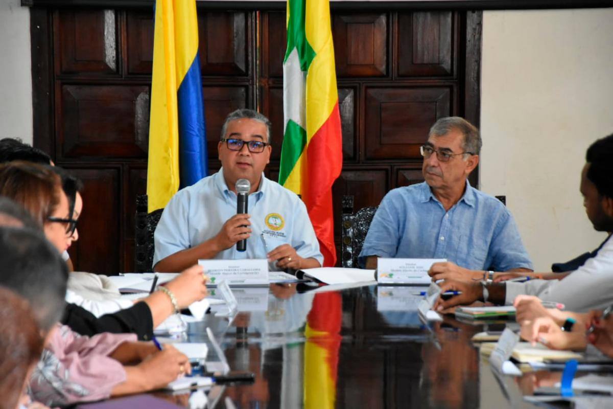 Primera reunión oficial de empalme entre los equipos de Dau y Pereira