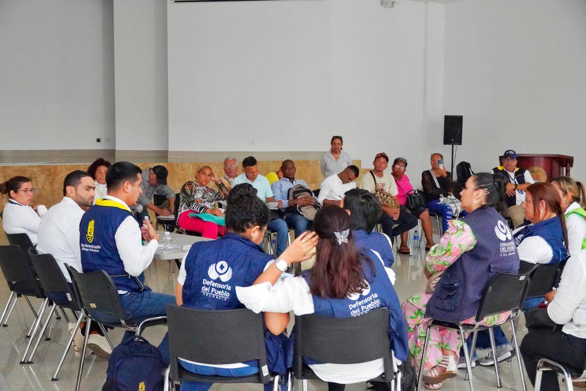 Estudian soluciones para familias afectadas por erosión costera en Bolívar