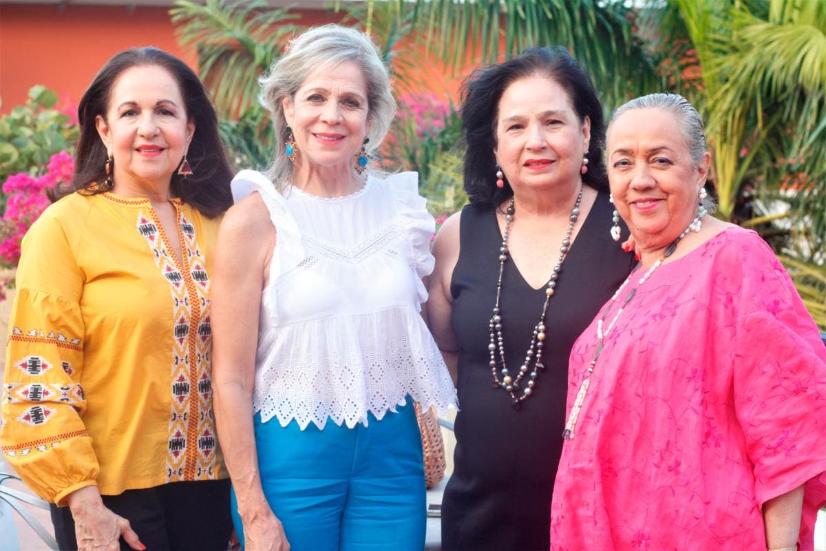 Alicia Vélez, Martha Vélez de Tono, Linda Porto y María Paulina Espinosa.