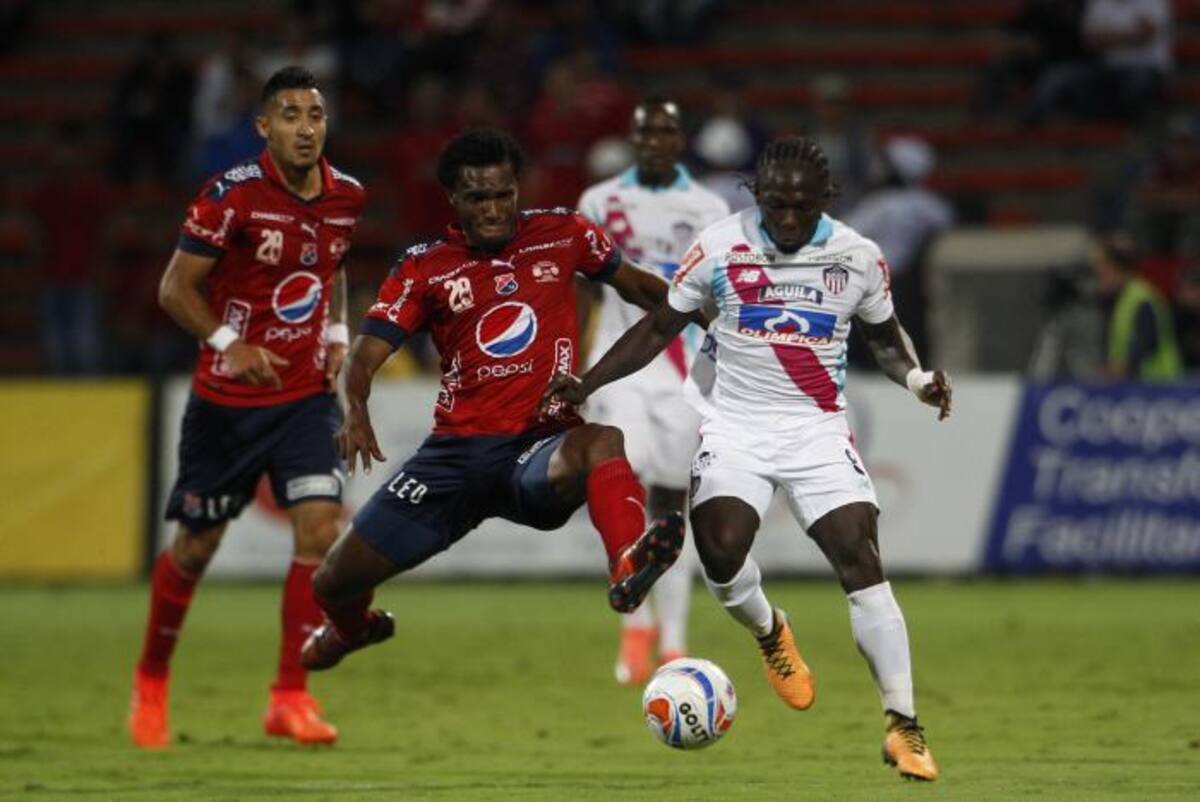 Didier Moreno durante un partido entre Medellín y Atlético Junior. EFE LUIS EDUARDO NORIEGA A.