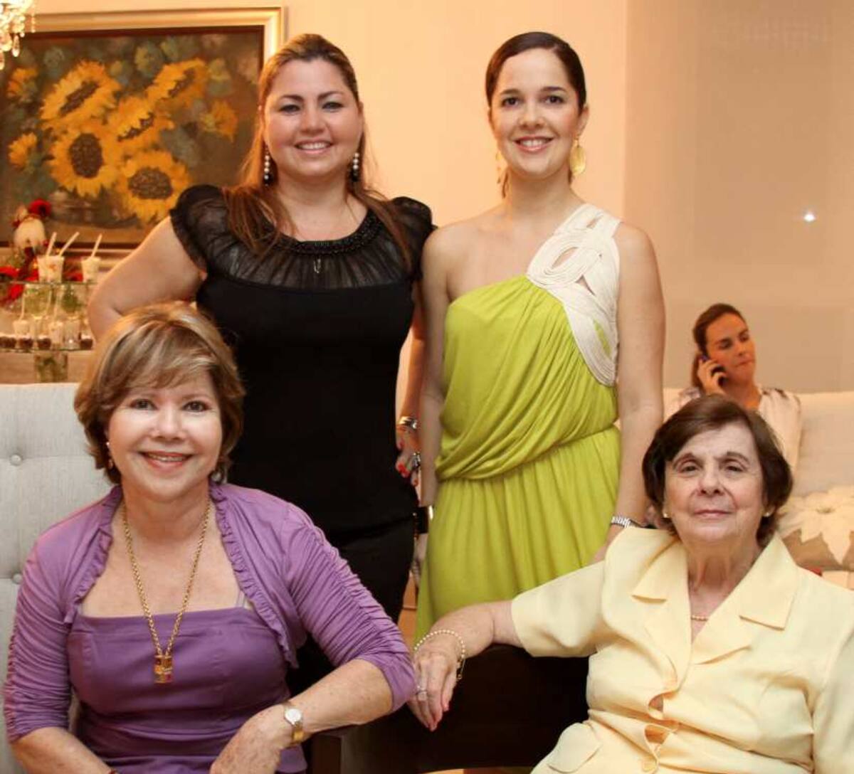 De pie: Susana Awad De La Espriella y Alicia Bozzi; sentadas: María Teresa de Bozzi y Miriam Piñeres.