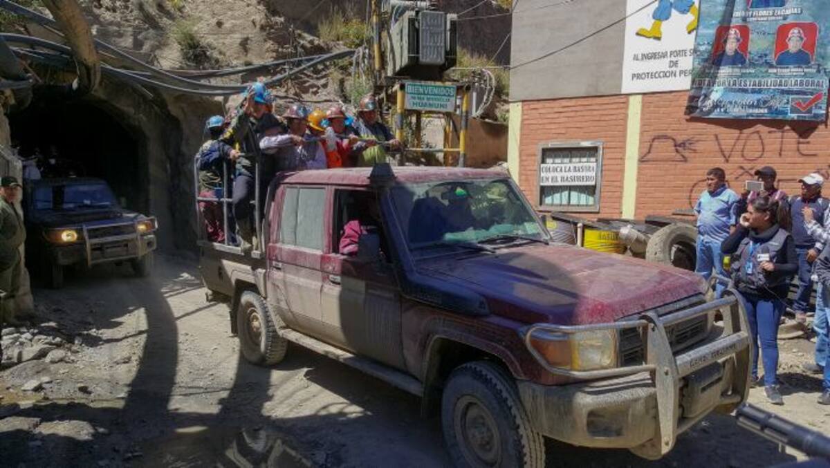 Los heridos fueron trasladados al centro de salud de Huanuni y a hospitales de la cercana ciudad de Oruro, algunos en estado grave o crítico, según reportes médicos. EFE