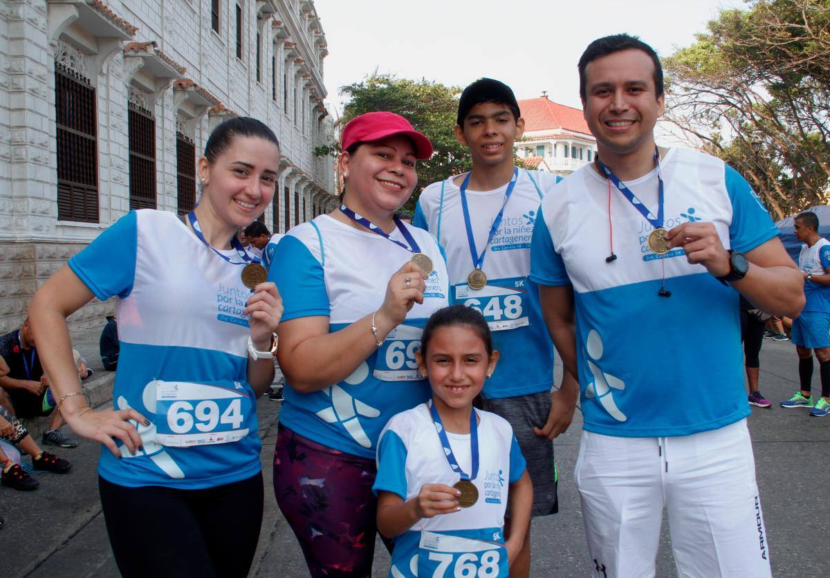 Gisela Fuentes, Amira Buendía, Sebastián Valle, Bernardo Gallardo y Daniela Duarte.