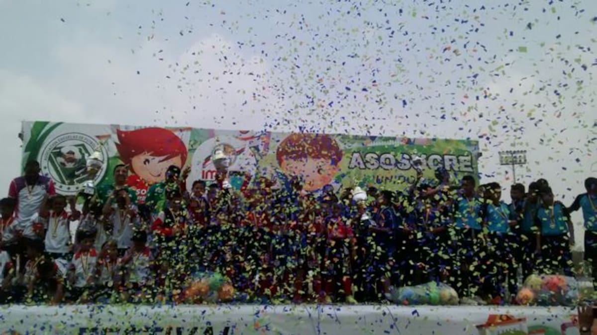 Los equipos campeones de las categorías Prepollito, Pollito, Preinfantil e Infantil, en la fiesta futbolera realizada durante Semana Santa en Sincelejo. cortesía