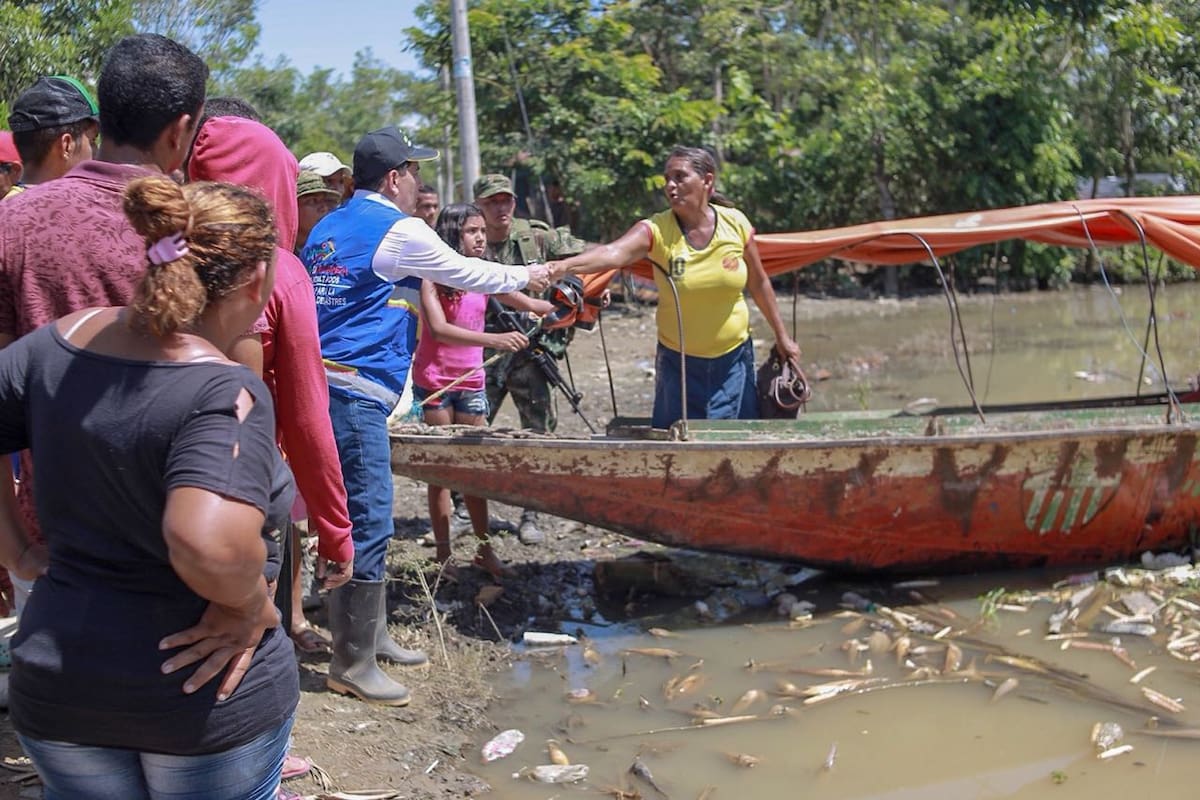 En Tres Cruces, las familias deberán convivir con el agua, durante por lo menos 15 días más, mientras cierran el chorro. Cortesía