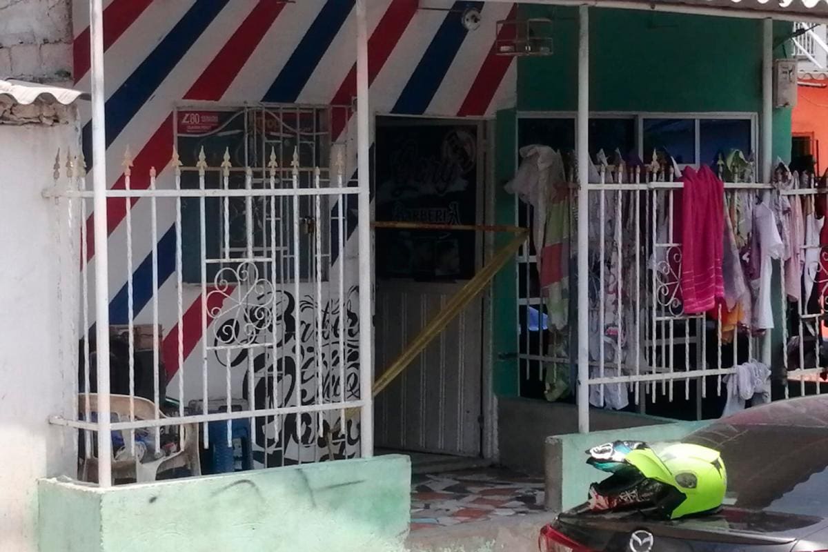 Sicario balea a cliente de peluquería en Daniel Lemaitre y huye en moto