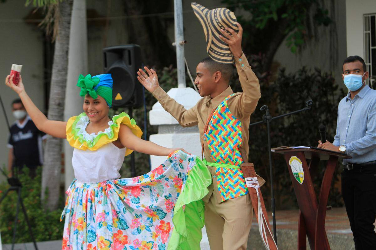 Bailaron al son del folclor. // Foto Julio Castaño.