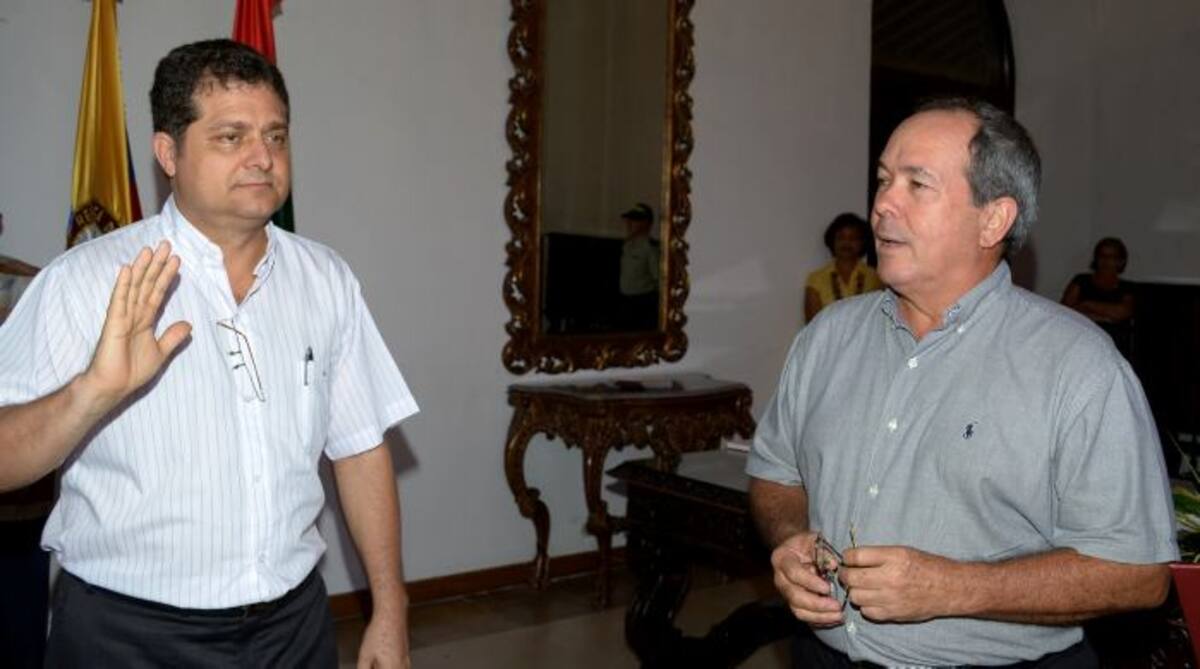 Jorge Lequerica Araujo se posesiona como secretario general de la Alcaldía de Cartagena. El juramento se lo tomó el alcalde encargado, Carlos Otero Gerdts. CORTESÍA