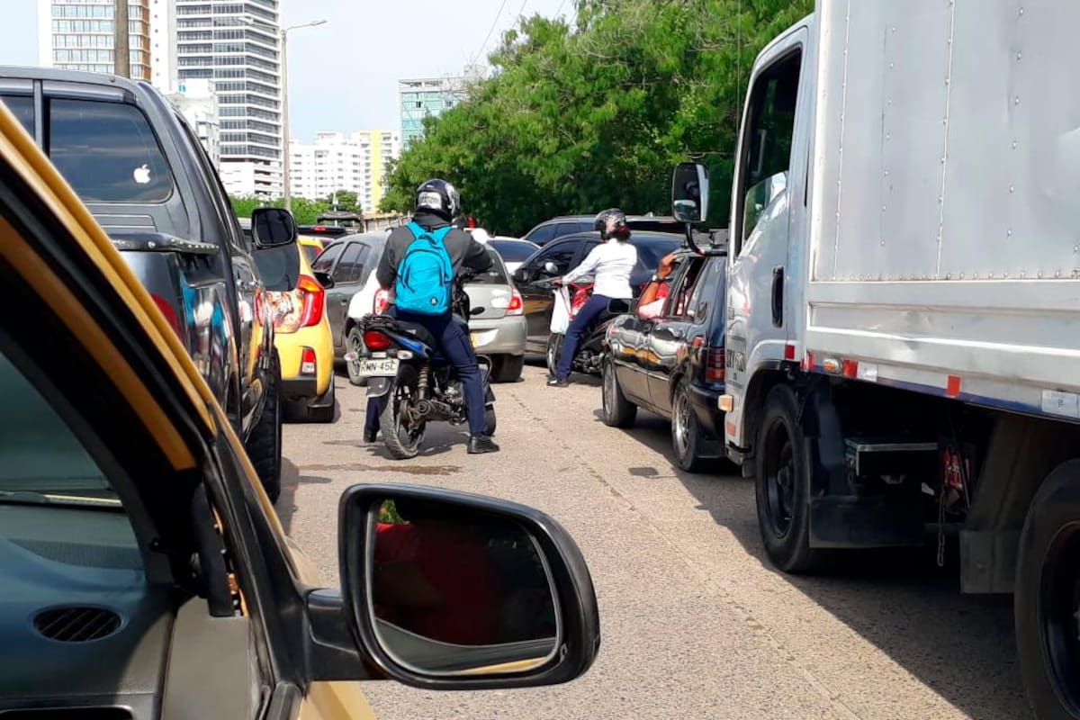 ¡Atención! Se presenta monumental trancón en Manga