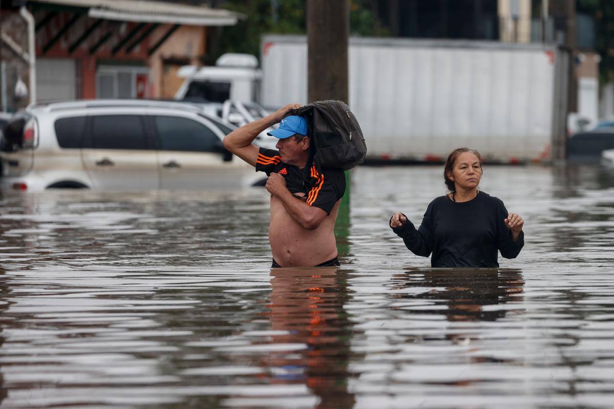 Suben a 148 los muertos por las inundaciones en Brasil