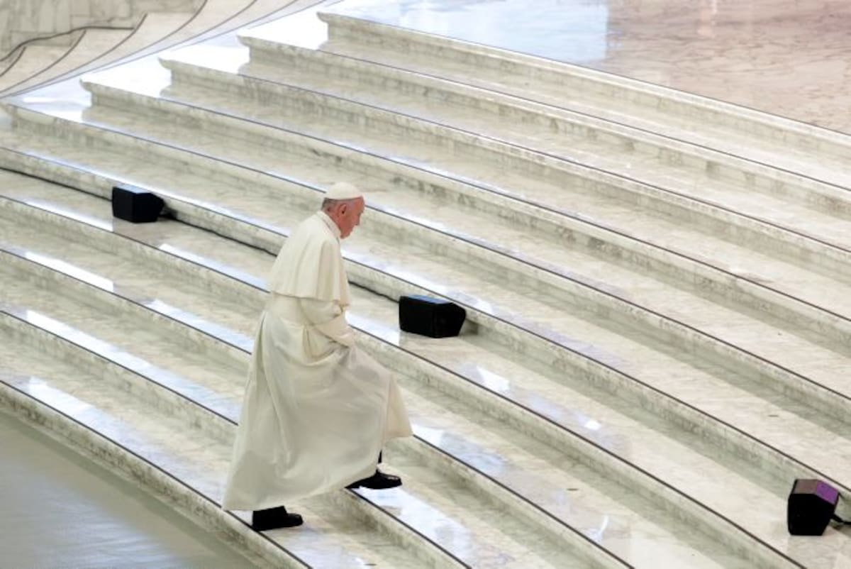 El Papa Francisco se cayó de camino a su casa en el Vaticano. AP Gregorio Borgia