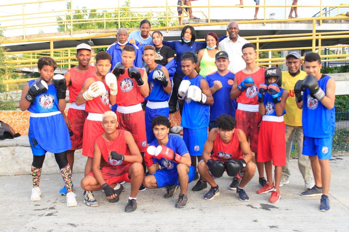 El barrio Huellas de Alberto Uribe tiene un club de boxeo