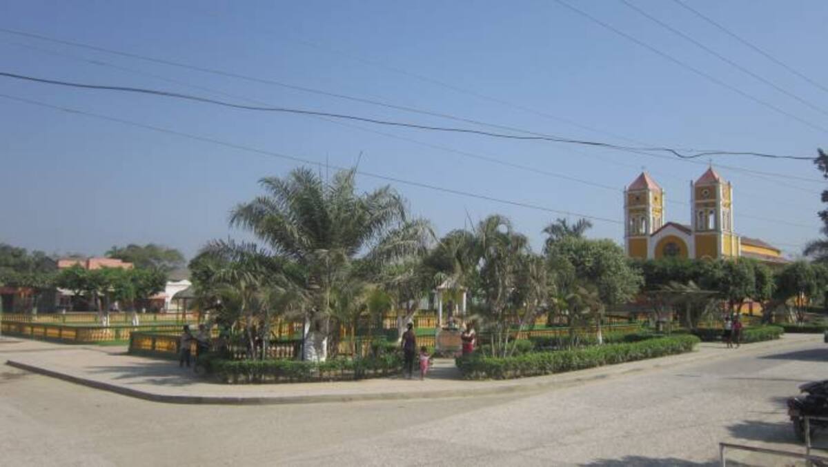 Plaza de Villanueva (Bolívar), al fondo la iglesia San Juan Bautista, declarado por el Honorable Concejo patrimonio municipal. CORTESÍA