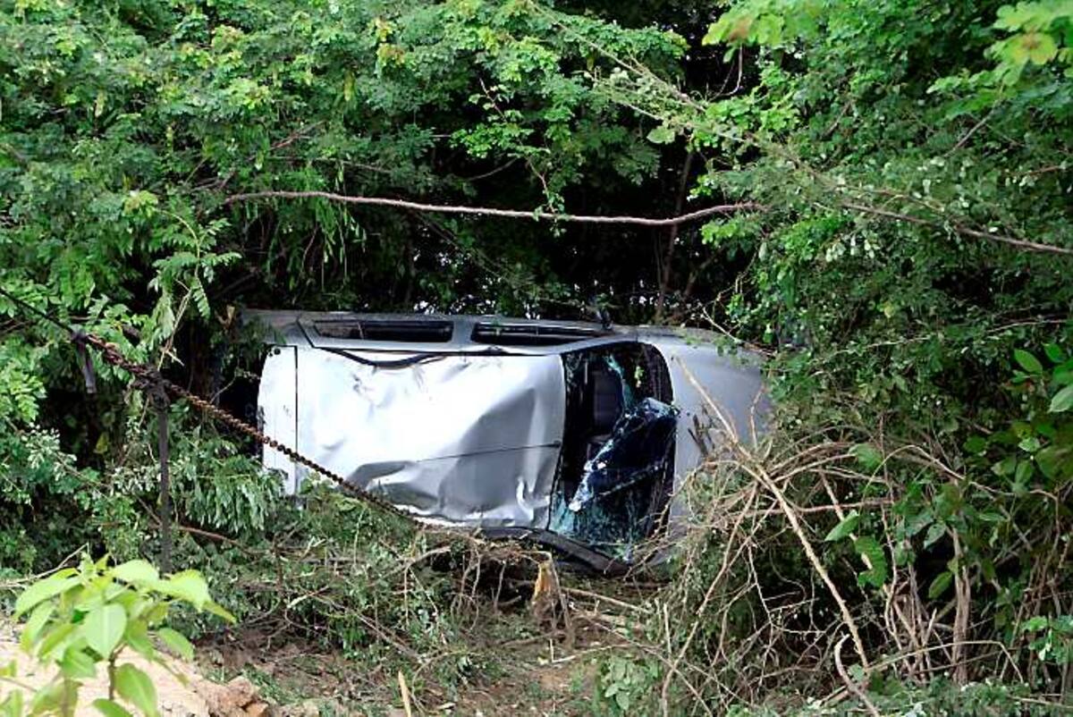 Así quedó el Renault Clio de placa BPP 991, de Turbaco, tras el accidente que sufrió ayer en Barú.