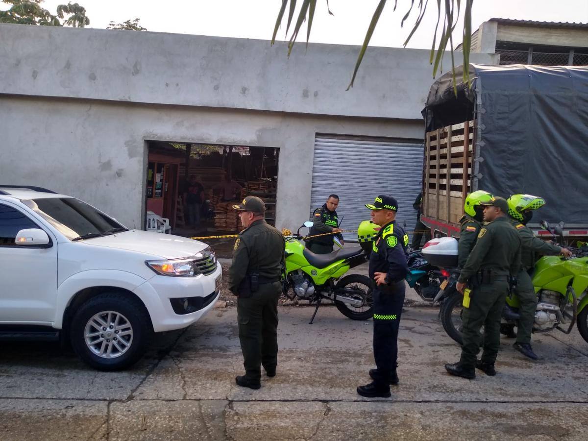 La Policía Nacional acordonó el depósito en donde sucedieron los hechos. // Manuel Santiago Pérez. El Universal.