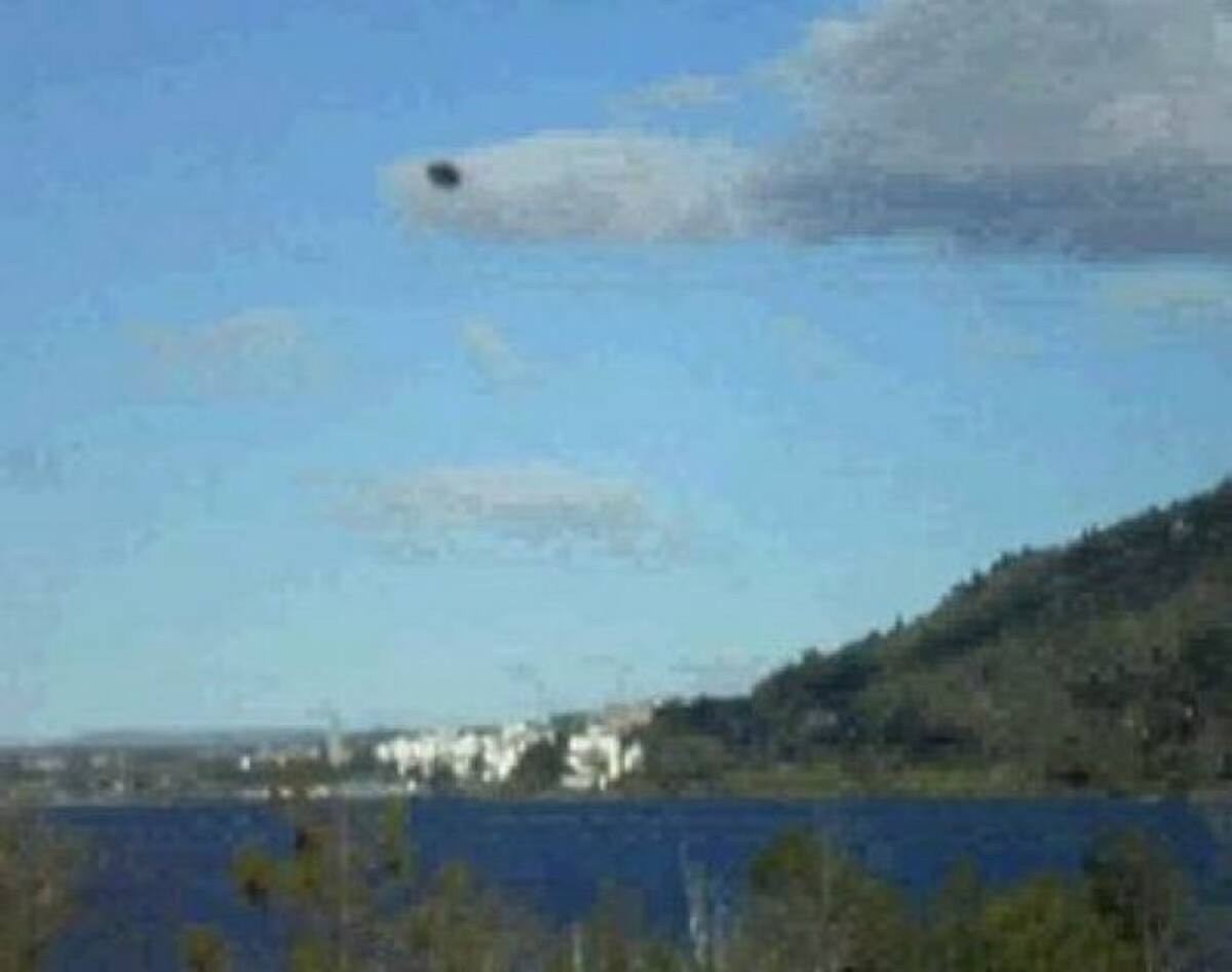 En 1995, Polanco estaba por aterrizar en el aeropuerto cuando una luz se interpuso entre la nave y la pista de aterrizaje. Al comunicarse con la torre de control le dijeron que no era ninguna aeronave identificada. Esa luz extraña acompañó al Polanco y a los 100 pasajeros durante 17 minutos.