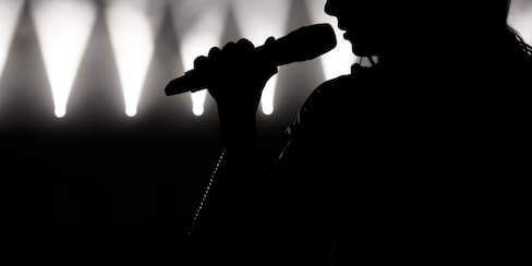 Hiva Seyfizadeh, la cantante iraní condenada a prisión por actuar ante hombres