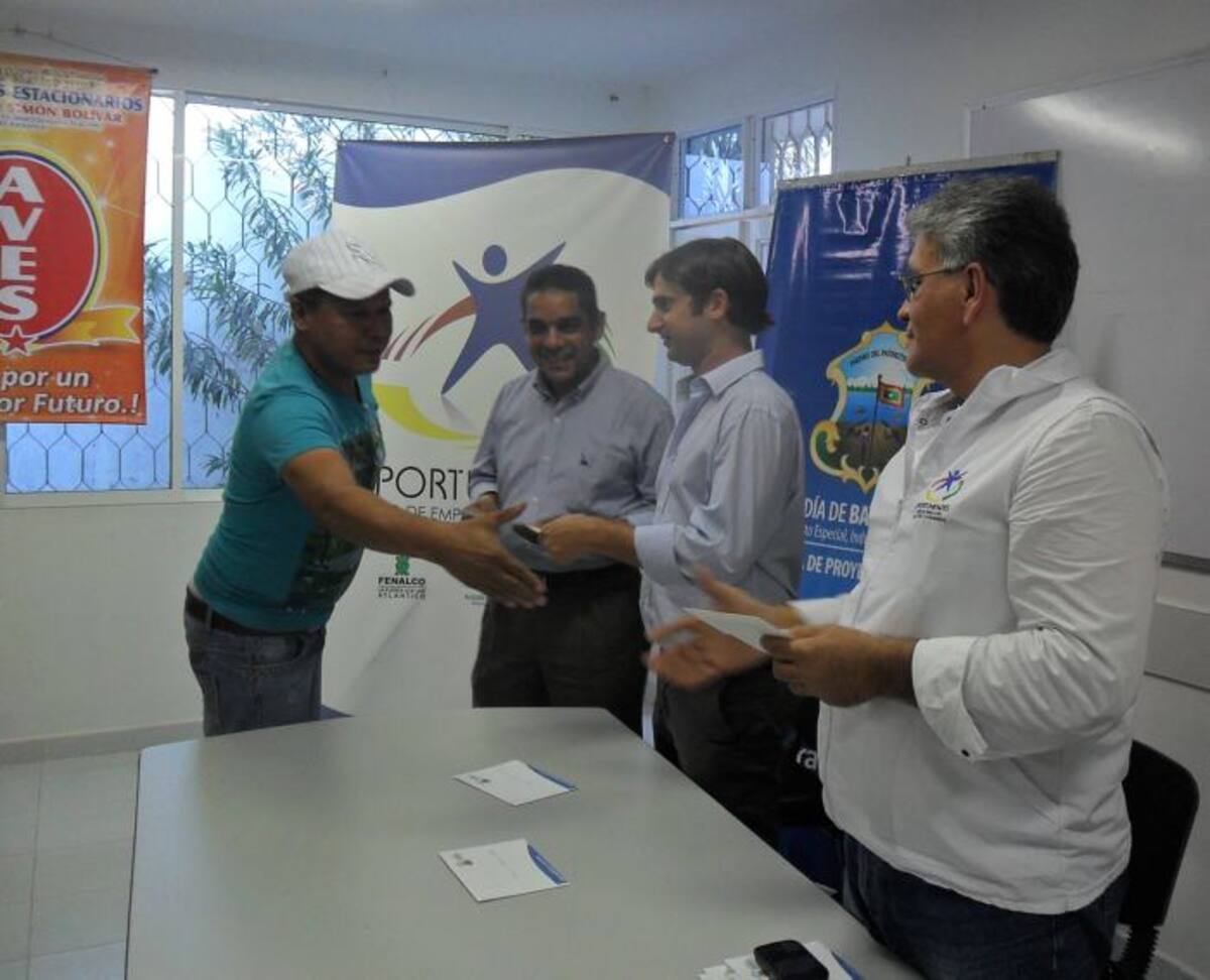 Entrega de capital semilla. CORTESÍA