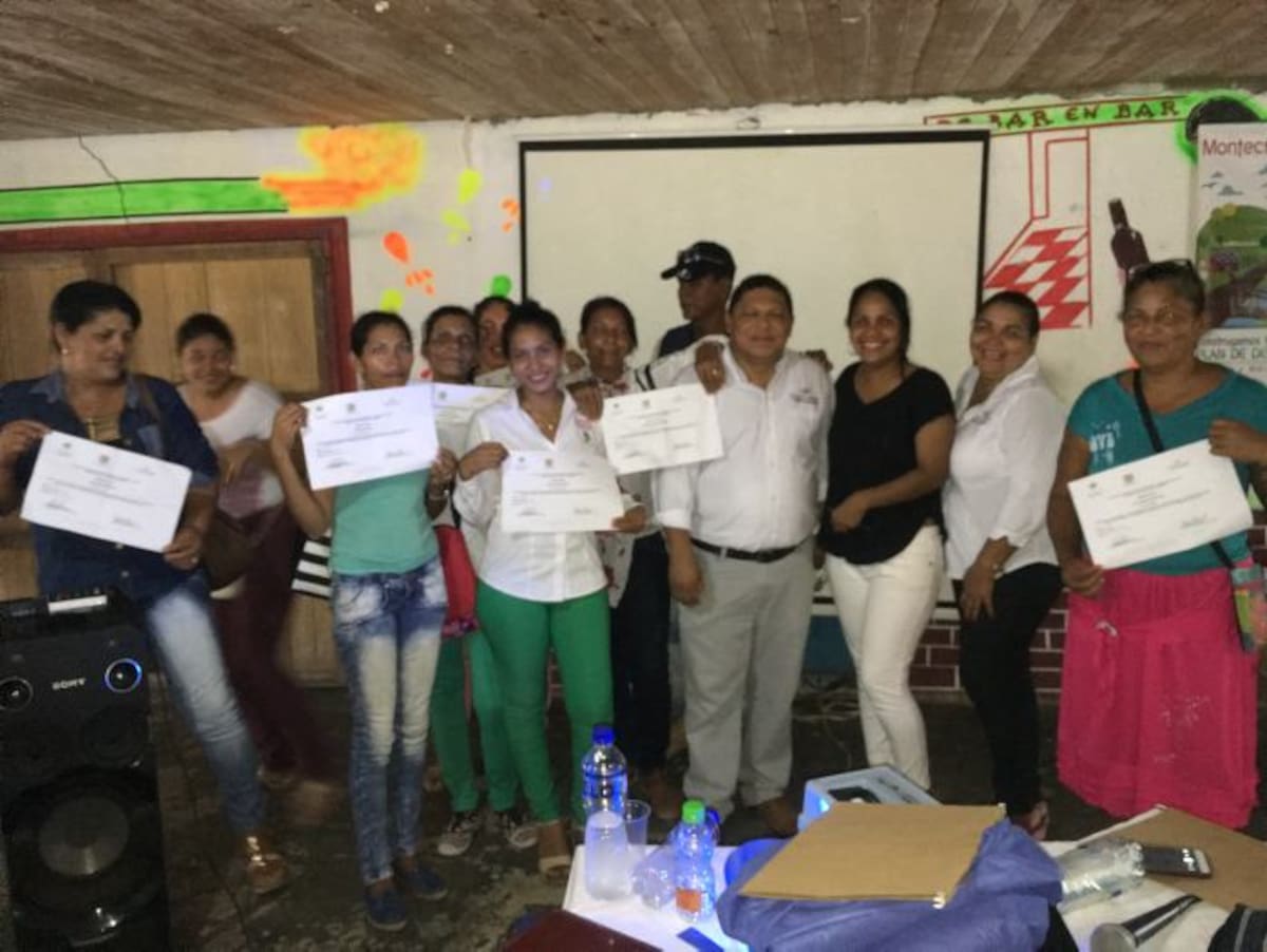 Secretaría de Salud dio los primeros pasos y comenzó durante todo el día, capacitaciones en el manejo de alimentos a quienes trabajan con estos. Cortesía