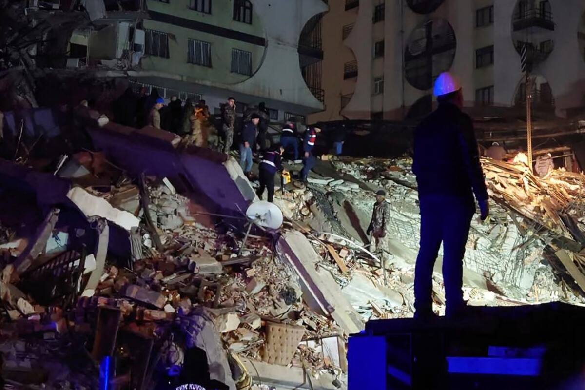 El mundo reacciona al peor terremoto registrado en Turquía este siglo