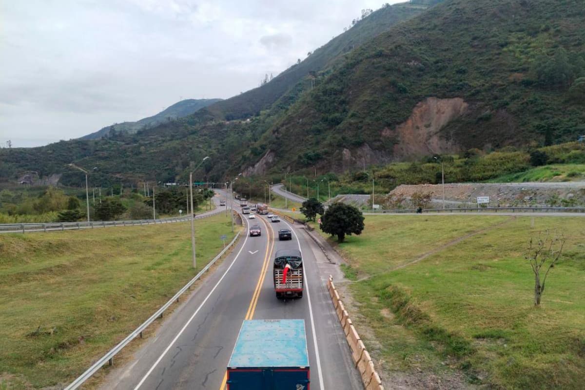 Militarizarán peajes en la vía al Llano tras atentados con explosivos