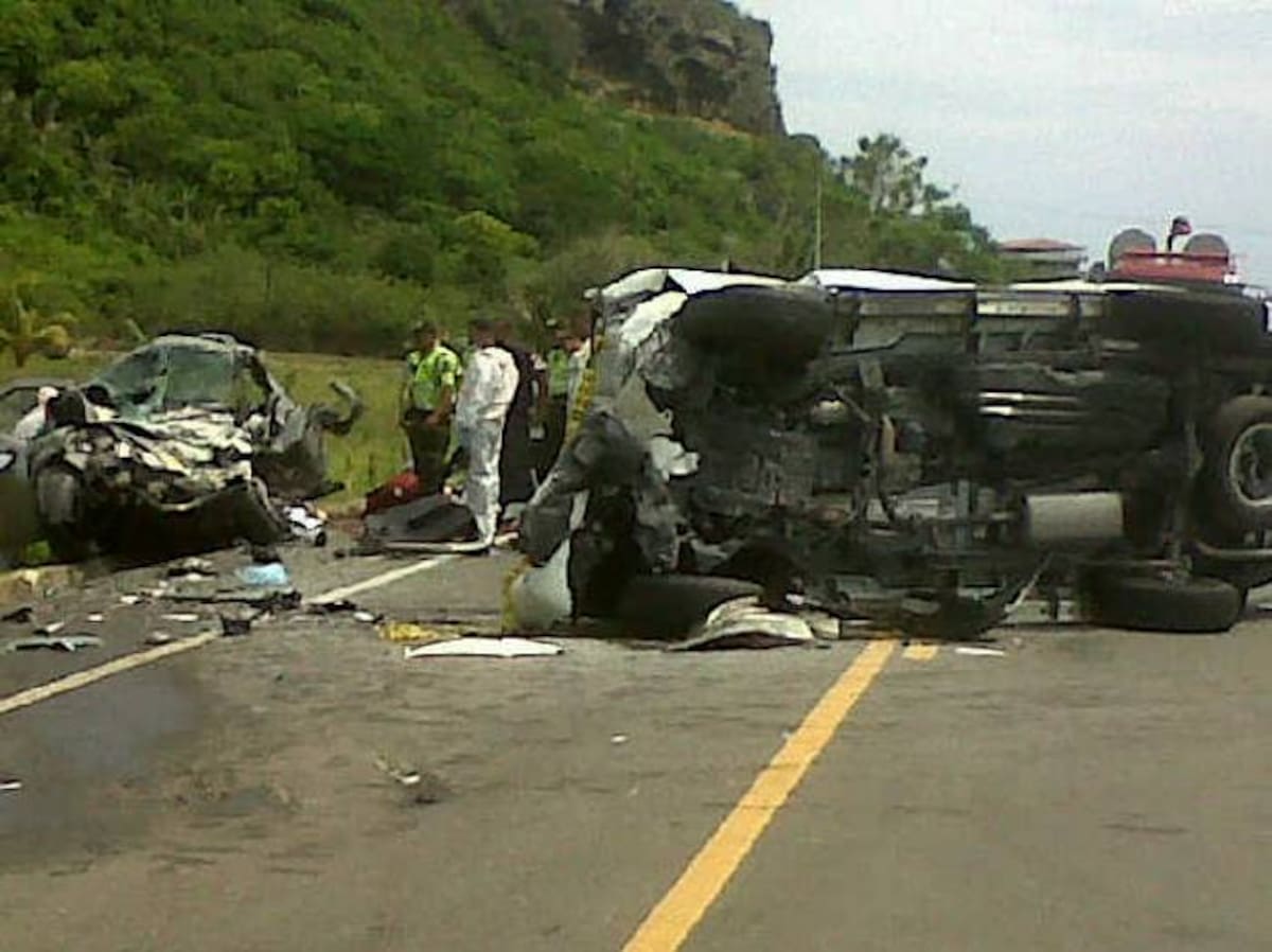 El accidente se registró entre dos vehículos particulares. LUIS APARICIO - EL UNIVERSAL -