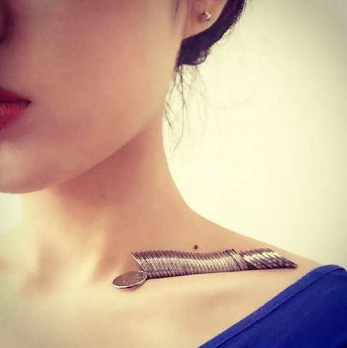 El #collarbonechallenge o reto de la clavícula Twitter