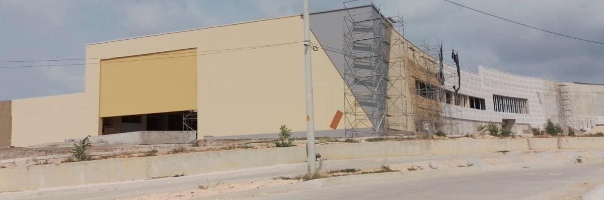 Fachada principal del Centro Comercial Gran Manzana. // Cortesía