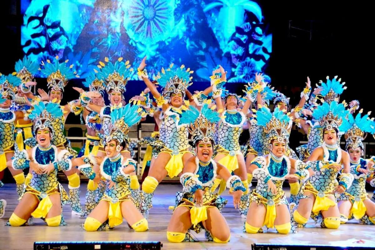 La tradición y fantasía del Carnaval brilló y encantó en Fiesta de Comparsas
