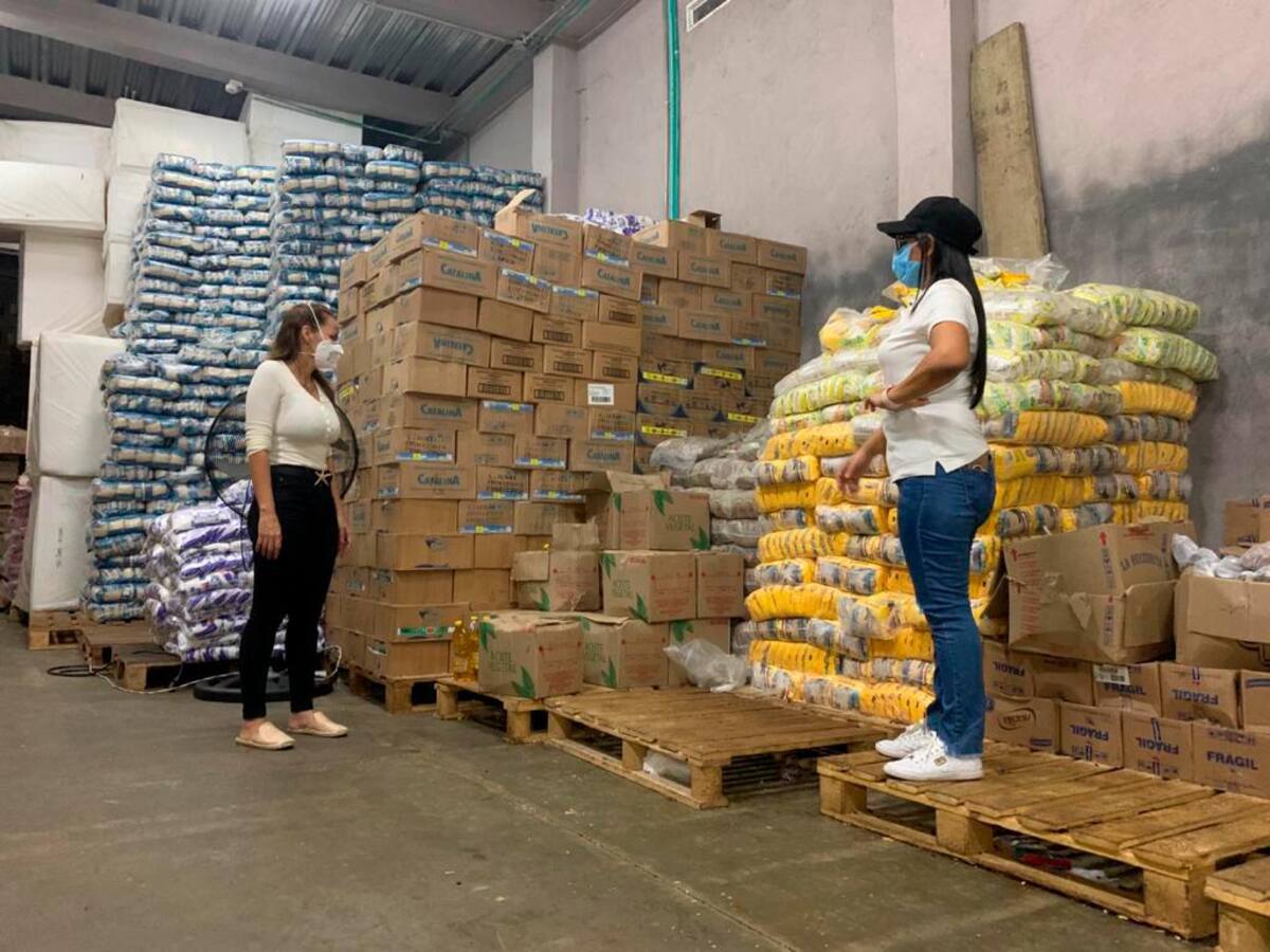 Bodegas del contratistas con kits de aseo y alimentación.