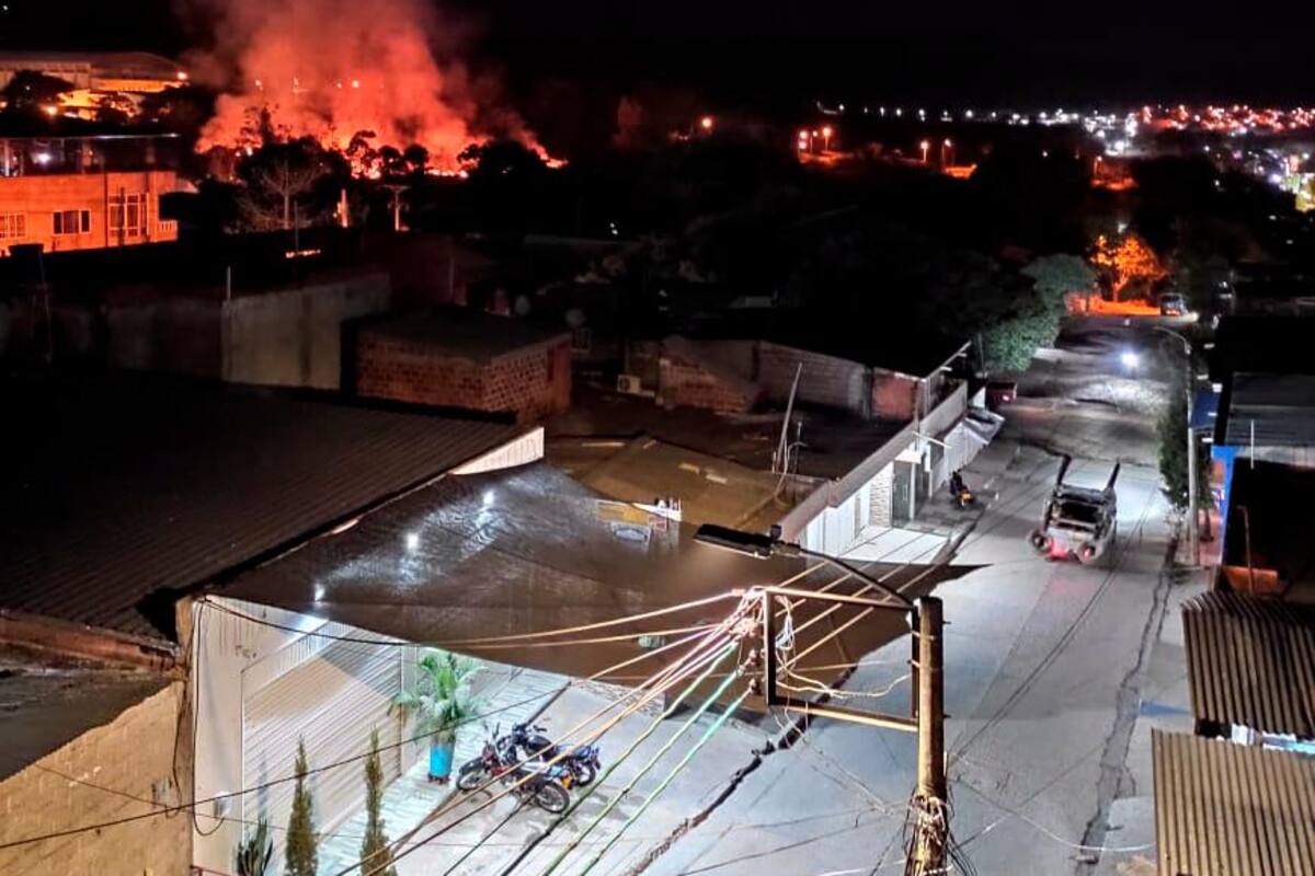 Incendio en Santa Rosa del Sur provoca pérdidas millonarias en locales comerciales