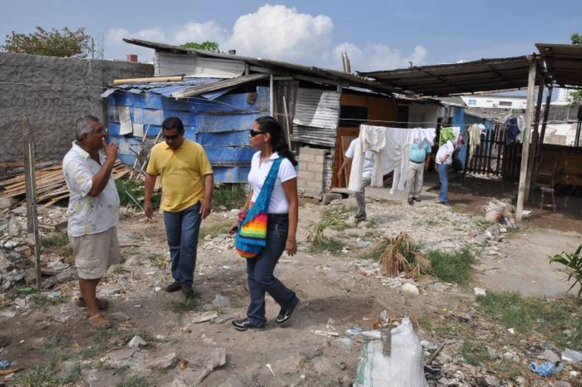 En Manga hay bastantes focos de contaminación ambiental y desorden. La imagen corresponde a la inspección que la Personería hizo en el barrio.