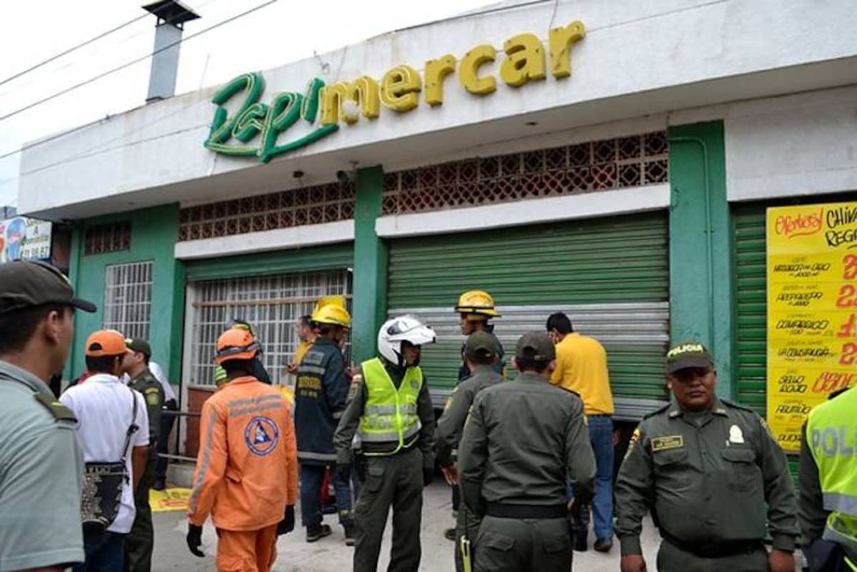 Atentado contra un supermercado dentro del mercado público en Santa Marta. COLPRENSA
