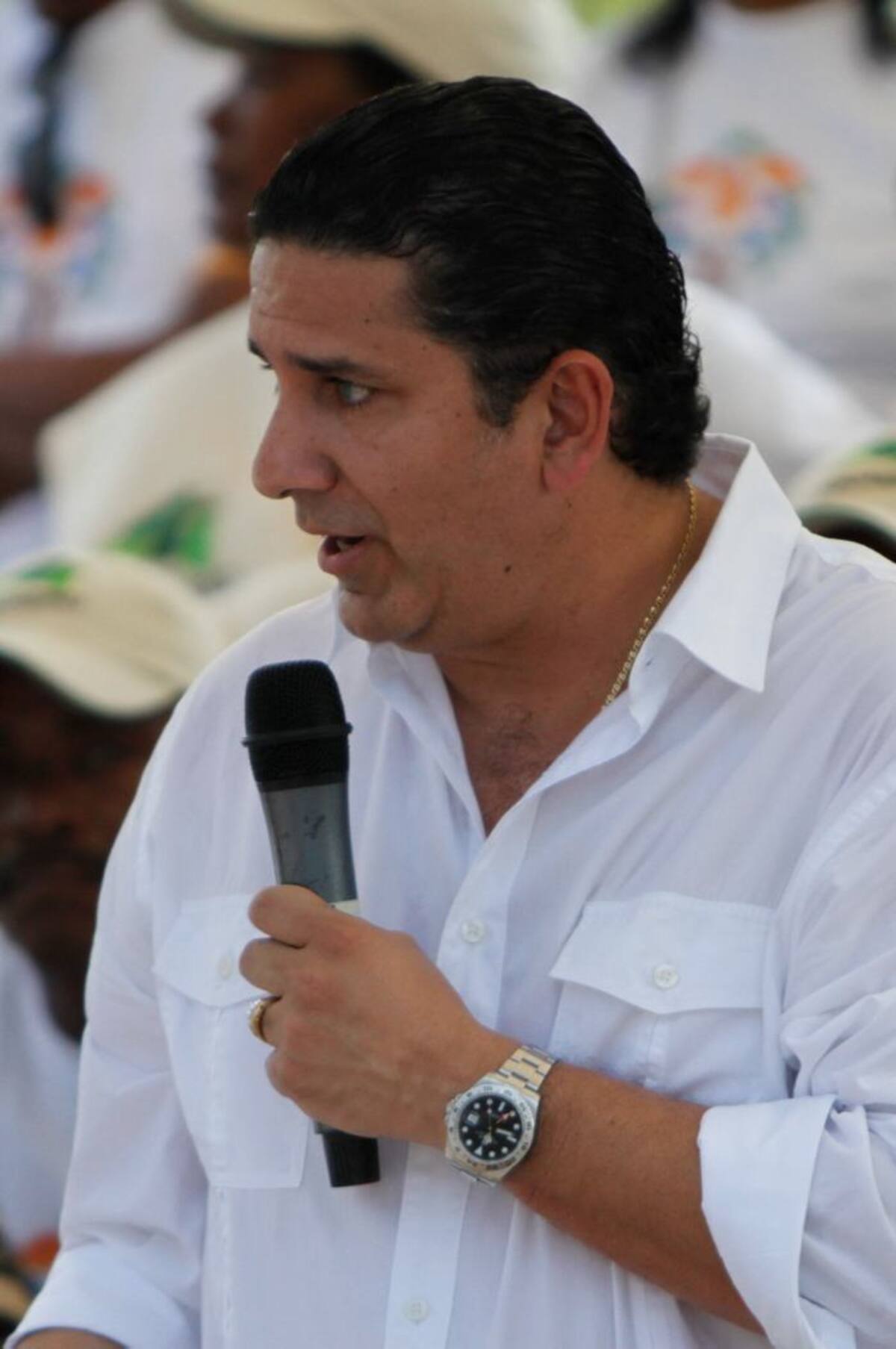 En Mampuján, escenario de la primera restitución de tierras por la vía judicial, el gobernador Juan Carlos Gossaín anunció que el departamento tendrá una Secretaría de Víctimas y Derechos Humanos. ÓSCAR DÍAZ ACOSTA – EL UNIVERSAL