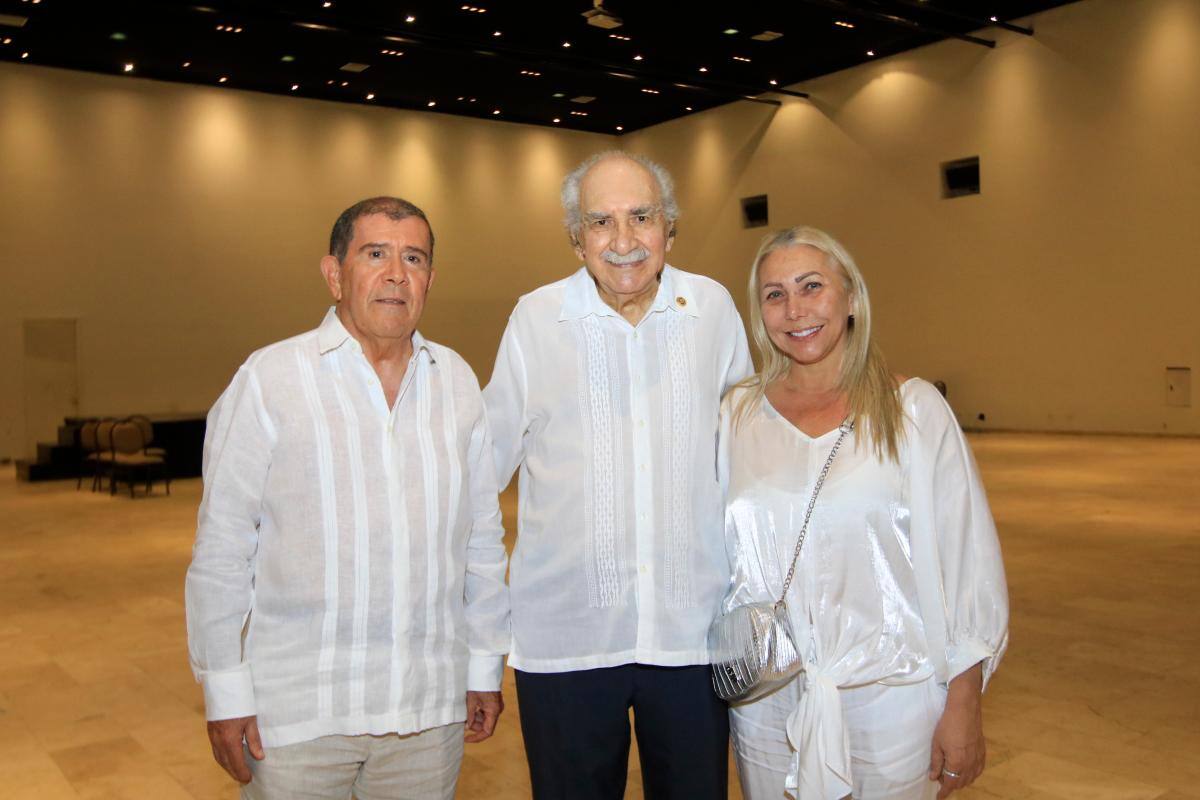 Jairo de la Vega, Jaime Barrios y Ana América García.