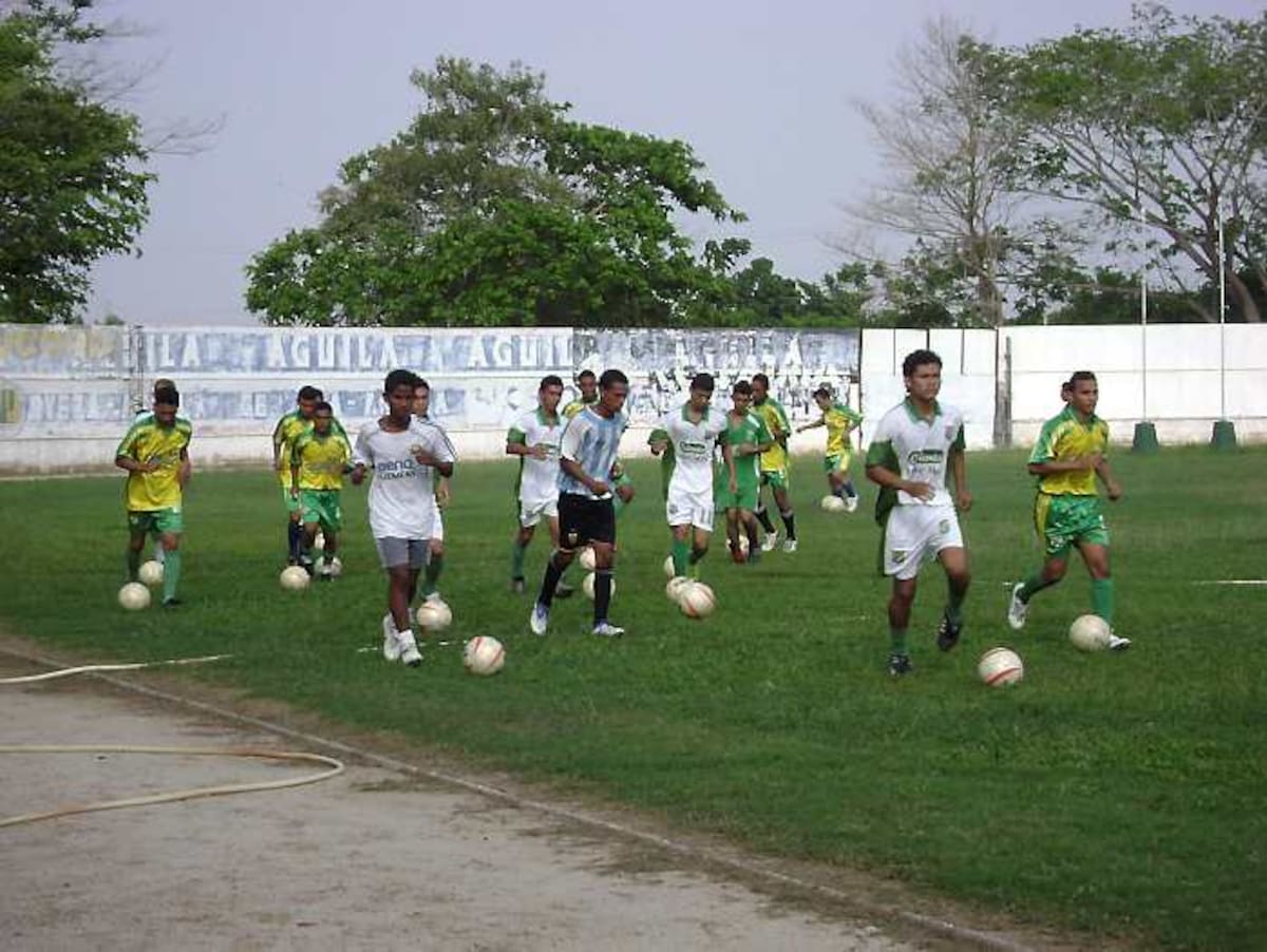 Jugadores de diferentes municipios de Córdoba fueron convocados al proceso de la preselección departamental para los Juegos Atléticos Nacionales del 2012. REDACCIÓN DIARIO EL UNIVERSAL