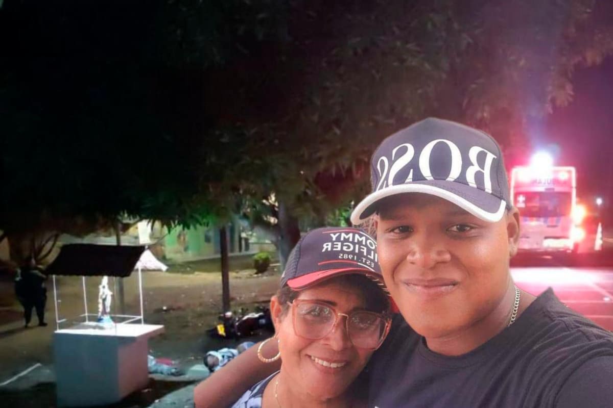 Mamá e hijo: los 2 muertos que dejó fuerte choque de moto contra un árbol