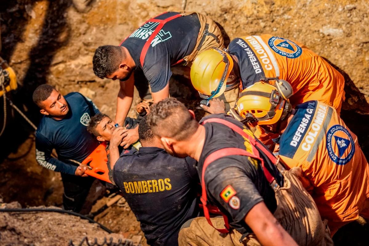 Los obreros fueron rescatados sanos y salvo tras el accidente. //Fotos: Cortesía