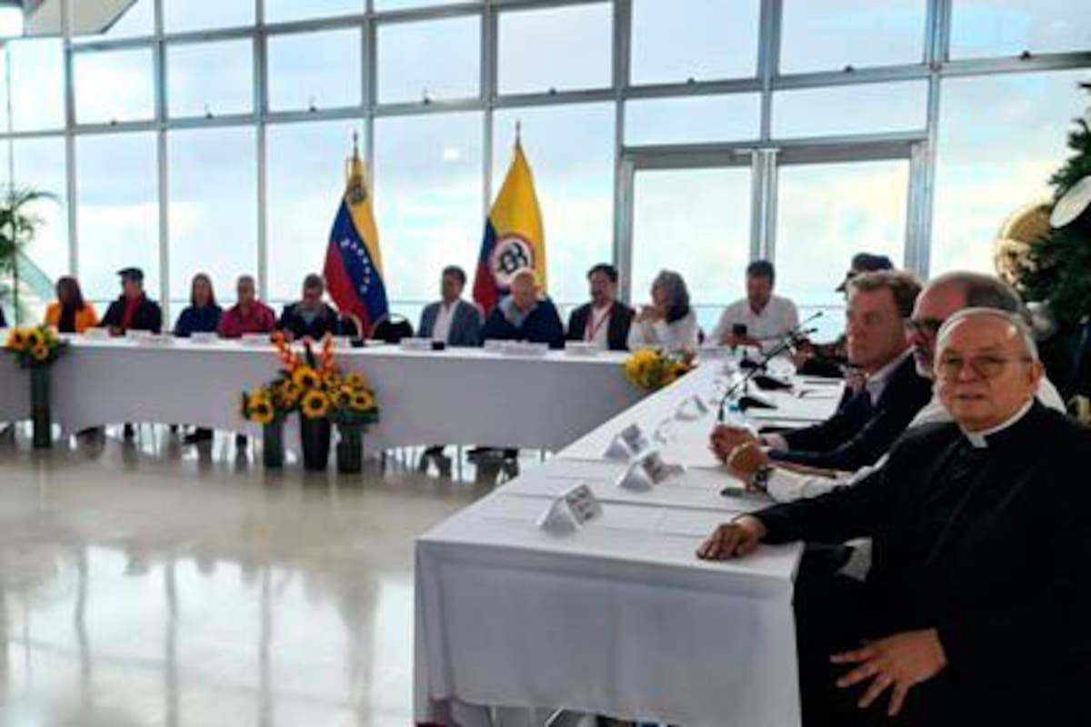 Colombia y ELN invitan a EE. UU. y siete países más a acompañar diálogo de paz