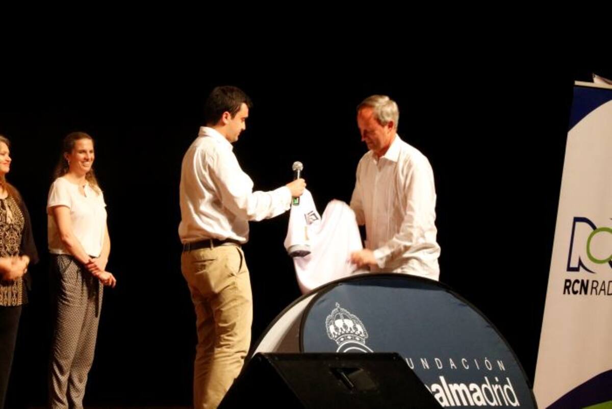 presidente de Fides, Alejandro Escallón, y Juan Martín Dussan, presidente de la Fundación en Colombia, oficializaron la alianza. EL UNIVERSAL